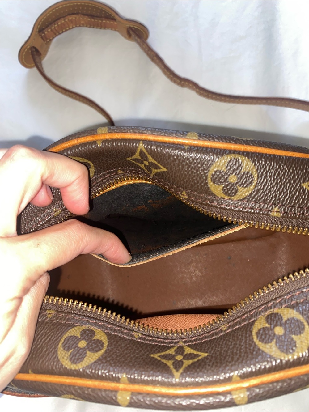 Louis Vuitton Monogram Canvas Crossbody in Brown and Tan - Picture 10 of 10